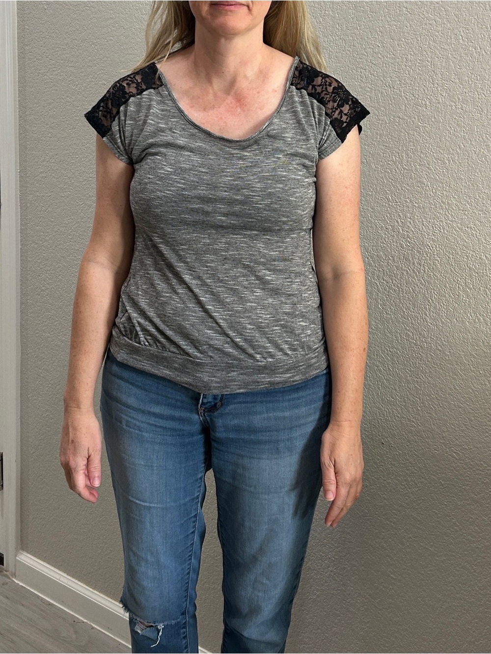Women's Gray Lace-Shoulder Short Sleeve Top